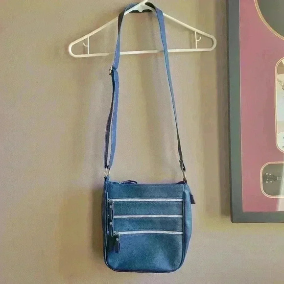 Beautiful! BUENO Navy Blue Crossbody Bag Adjustable Faux Laether Silver Zippers - Picture 1 of 10